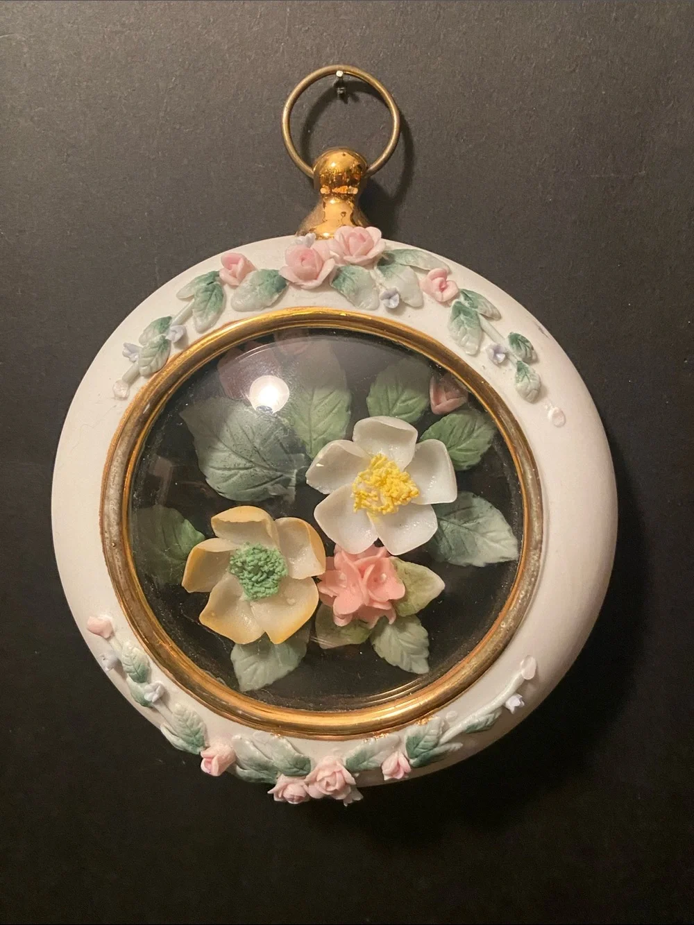 Lefton Convex Enclosed Porcelin/China Bouquet Wall Hanging 4.5”